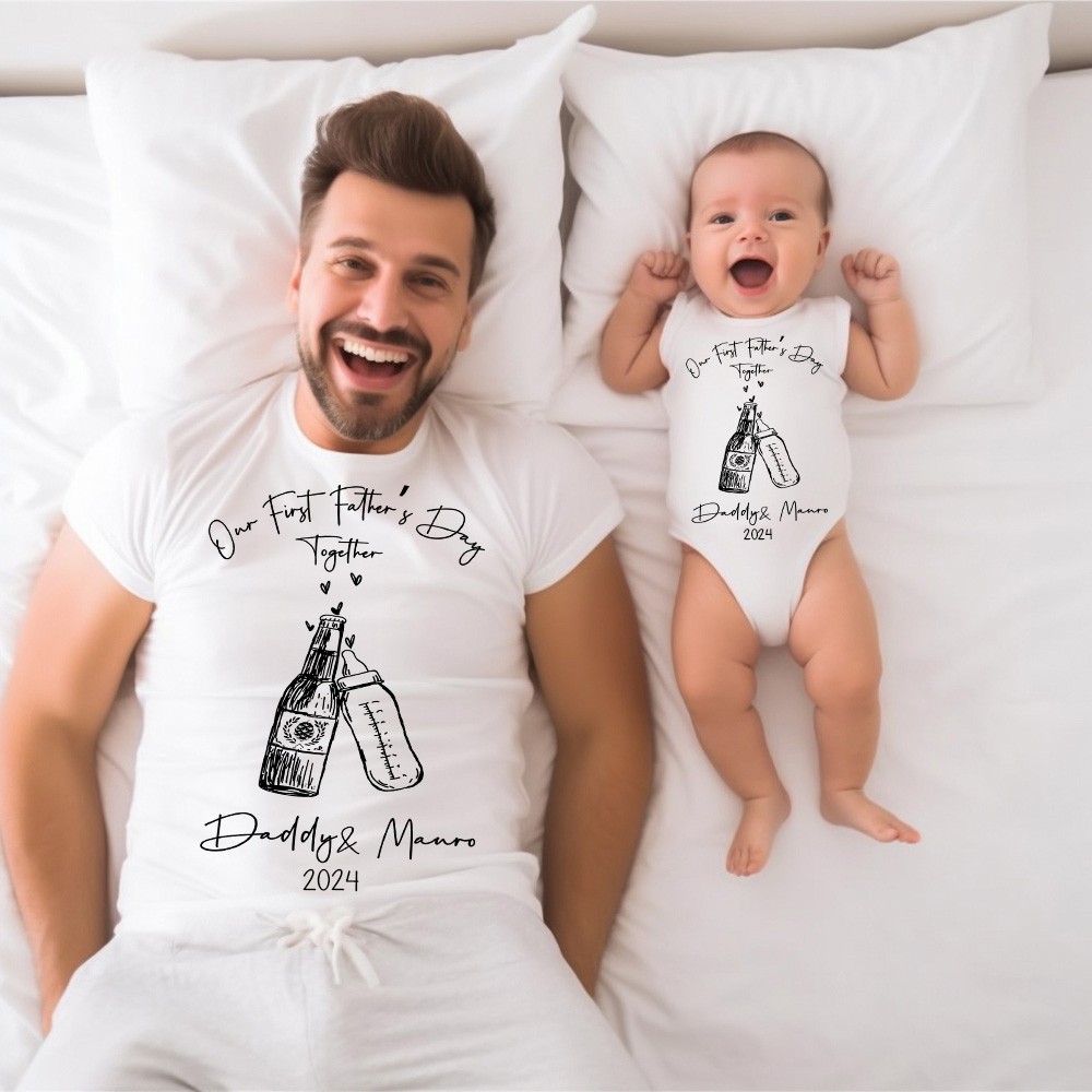 Matchande T-shirts med anpassade namn för öl och nappflaskor, skjorta för vår första fars dag tillsammans, bomullströja/babybody, present till pappa/nyfödd/bebis