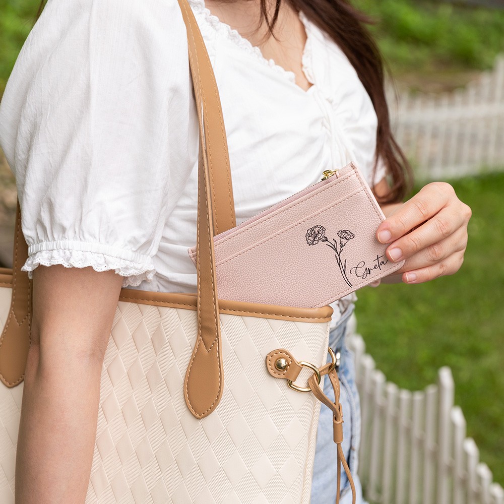 Porte-carte zippé personnalisé avec fleur de naissance avec nom, porte-monnaie en cuir végétalien monogramme, portefeuille pour femme, cadeau de fête des mères/demoiselle d'honneur pour femme