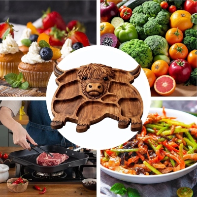 Charkuteribräda av höglandskon med graverat namn, serveringsbräda i trä med flera fack, kökstillbehör, inflyttningspresent till familjen