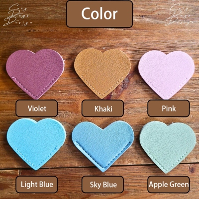 Marque-page cœur personnalisé avec nom, clip marque-page minimaliste en cuir, accessoire de lecture, cadeau d'anniversaire pour les amoureux des livres et les lectrices.