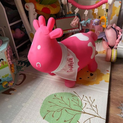 Vache gonflable personnalisée avec bavoir prénom pour tout-petits, jouet animal à chevaucher coloré, décoration de chambre d'enfant, cadeau de Pâques/anniversaire pour enfants (garçons/filles)