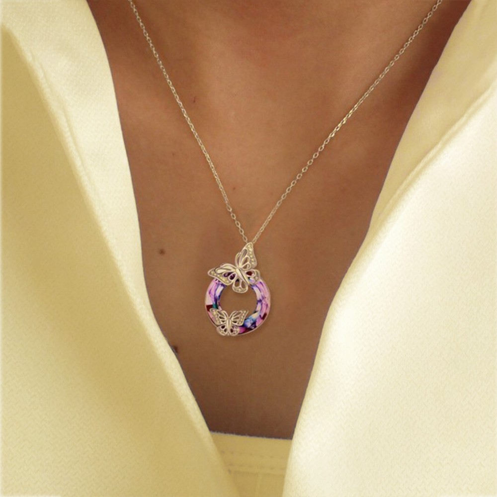 Collier papillon en cristal, deux papillons sur une chaîne de cou pendentif cercle creux, bijoux fantaisie cadeaux pour elle/maman/femme/fille