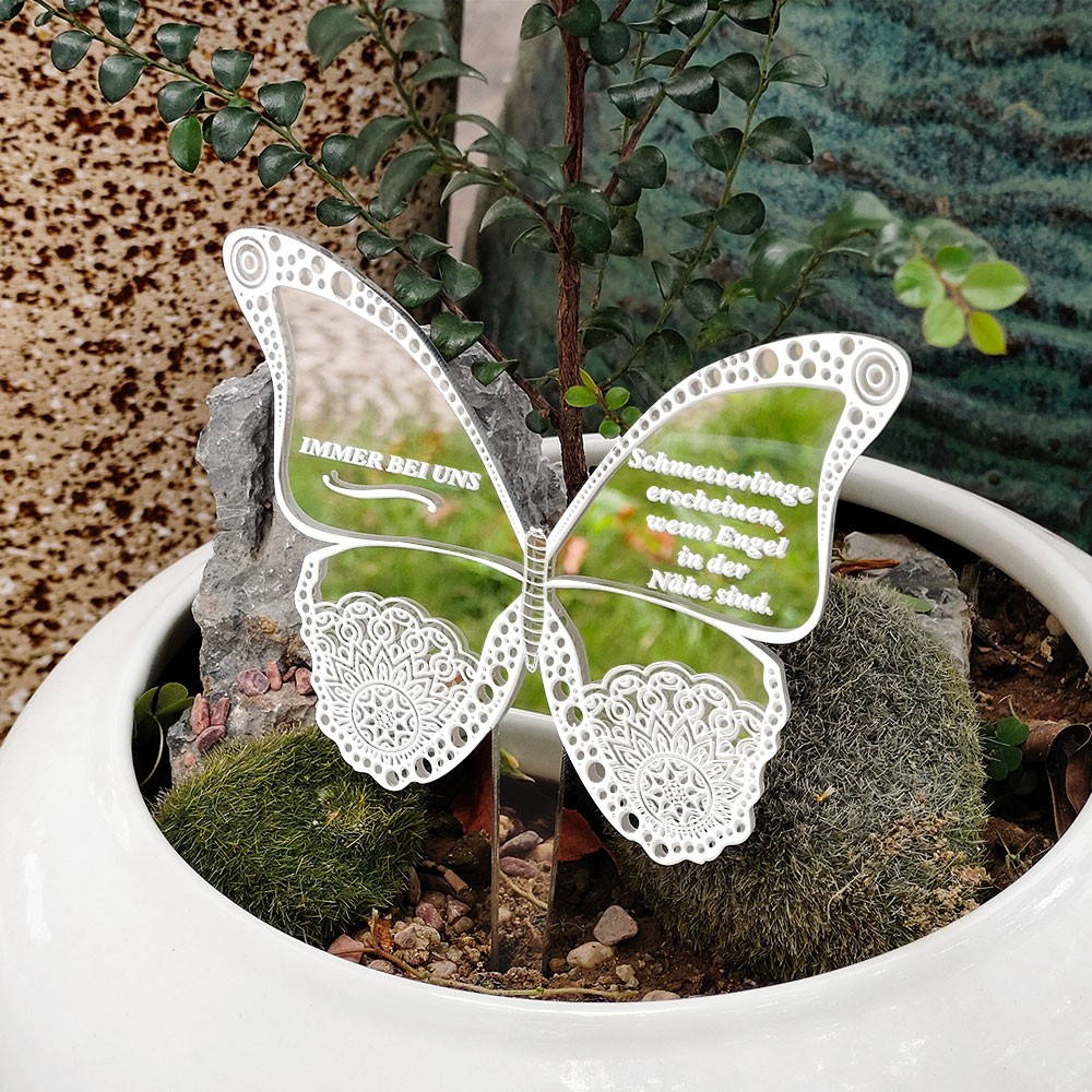 In liebevoller Erinnerung gefertigter Schmetterling, Grabdekoration für den Friedhof, Schmetterlingsornament, Erdspieß, Erinnerungsgeschenk für die Familie