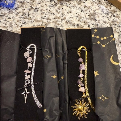 Personalized Crystal Hook Fantasy Bookmark, Metal Bookmark Clip with Charm, Reading Accessory, Birthday Gift for Readers/Book Lovers