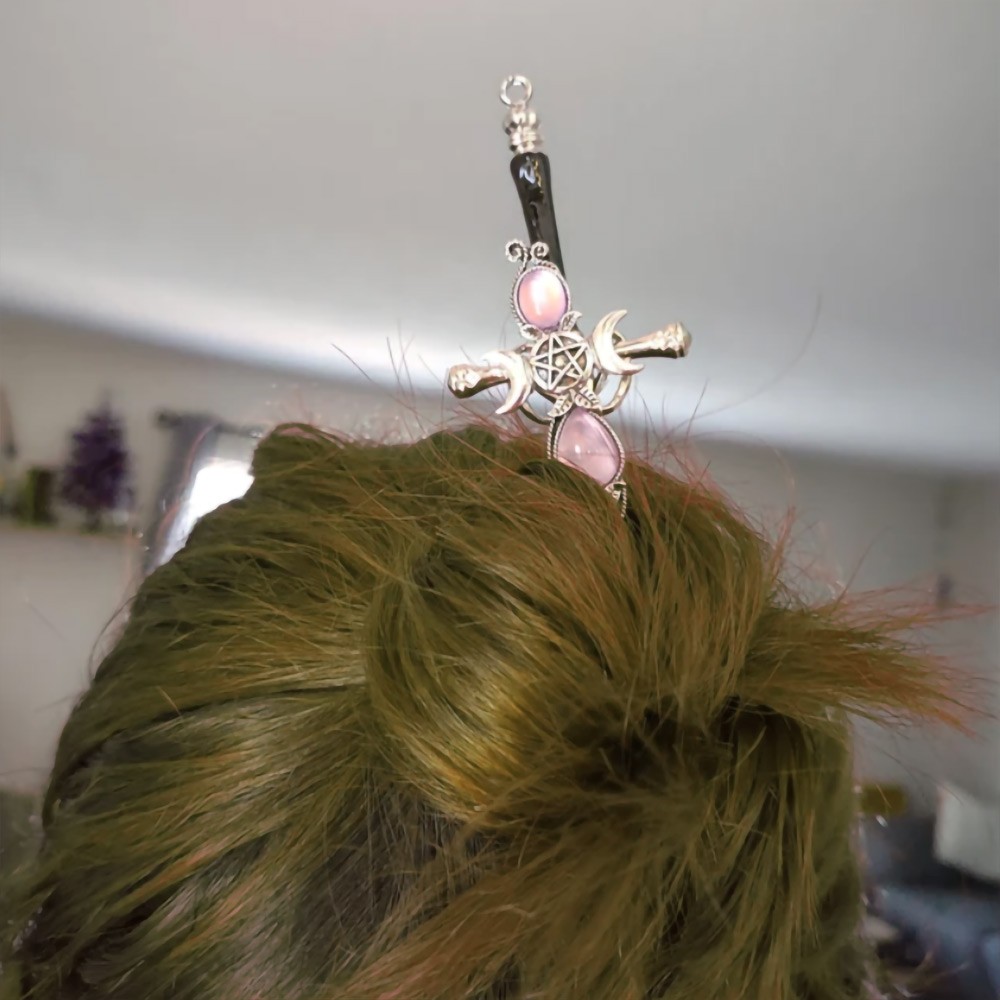Hexenschwert-Haarstab mit lila Dreifachmond-Haardolch-Design, Hexen-Hekate-Haarstab, Gothic-Haar-Essstäbchen für Brötchen, Gothic-Mode