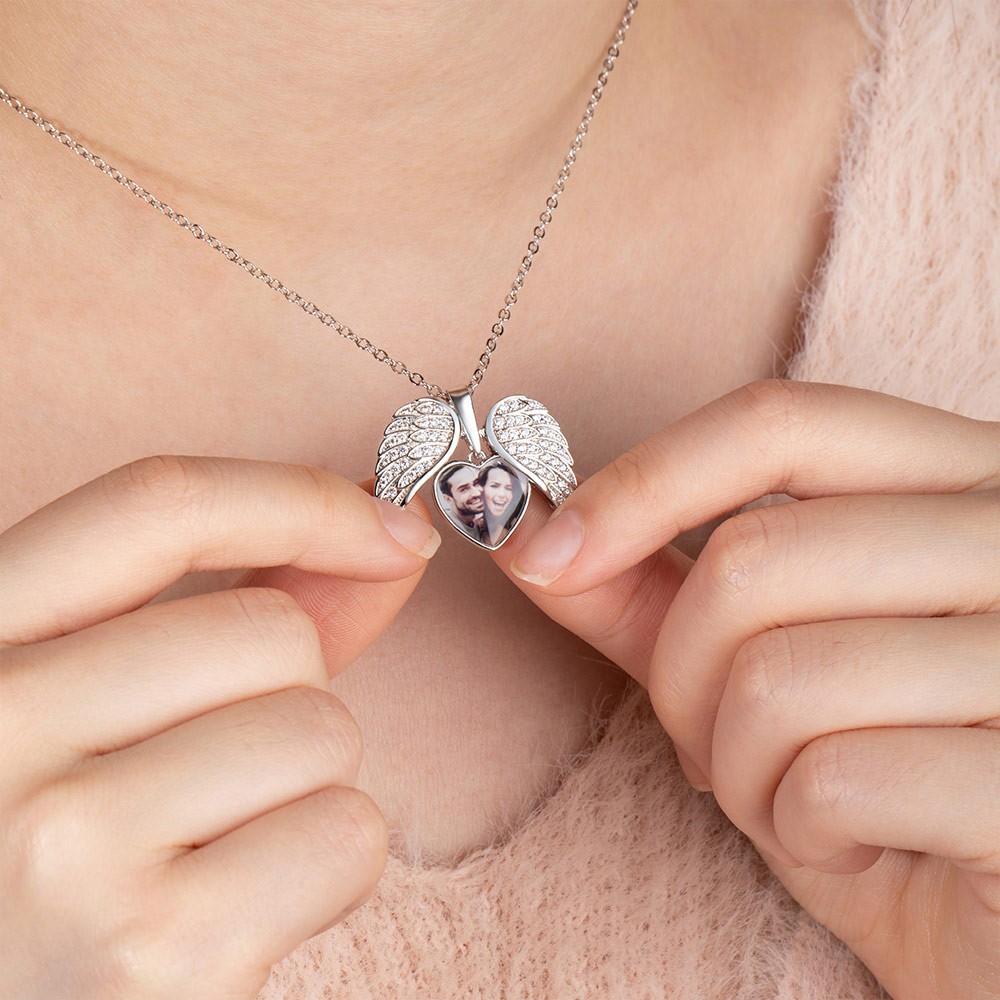 Angel Wing Necklace with Custom Photo, Heart Picture Pendant Necklace, Personalized Angel Wings Memorial Jewelry Gifts for Mom/Grandma/Her