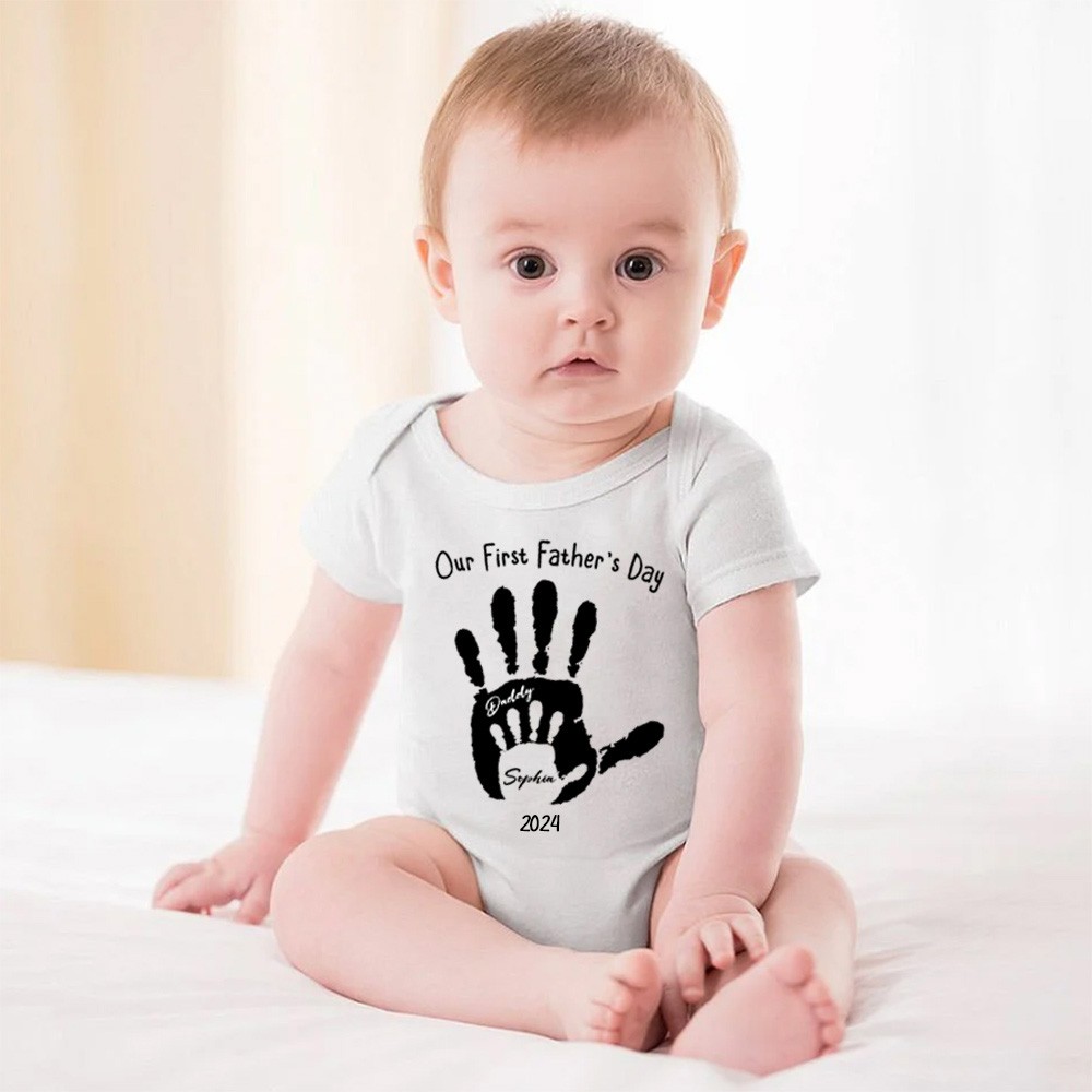 T-shirt personnalisé parent-enfant à empreinte de main, notre première chemise de fête des pères ensemble, chemise assortie père et bébé, cadeau de fête des pères, cadeau pour nouveau papa/bébé
