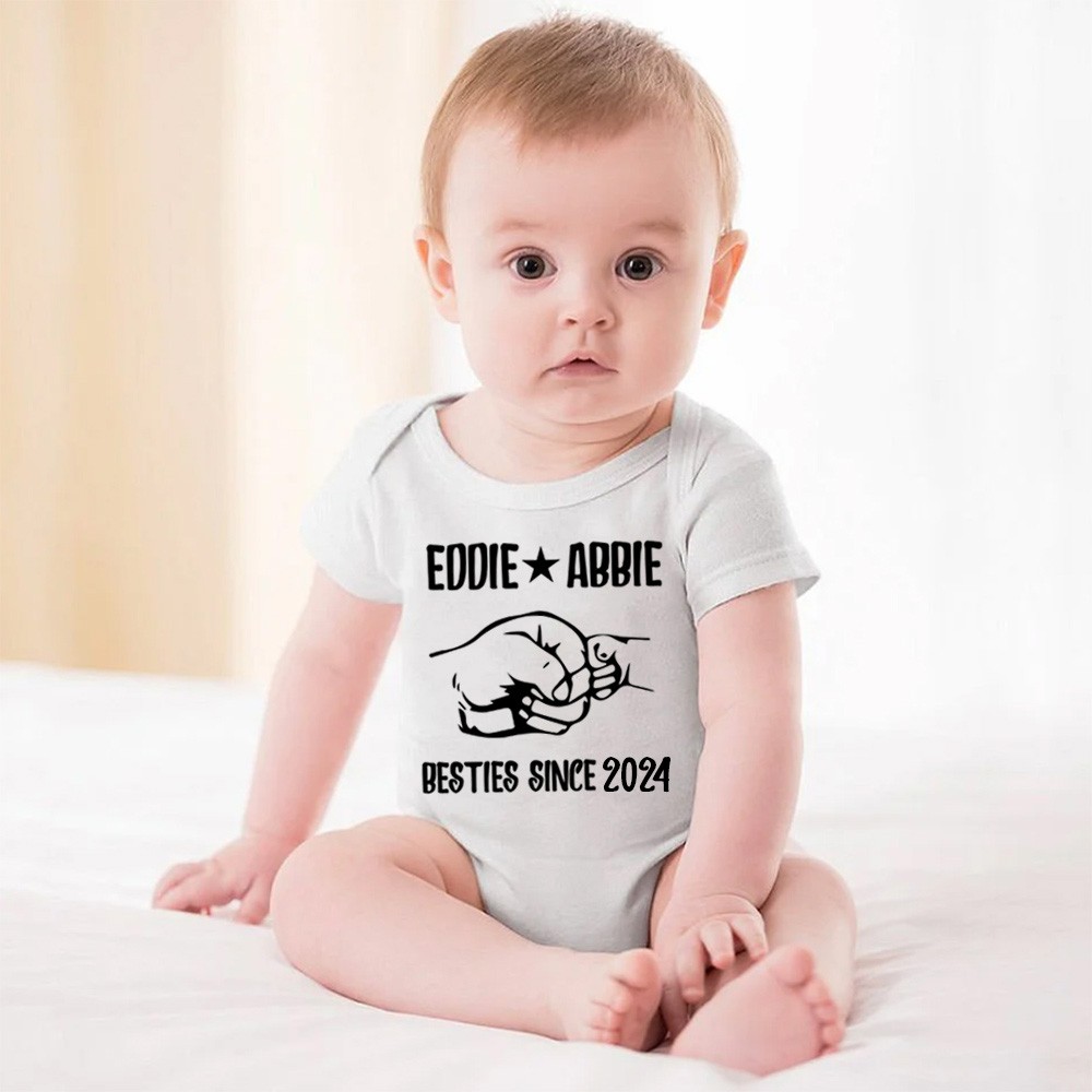 Personalisiertes Namens-Fist-to-Fist-Eltern-Kind-Shirt, passendes Papa- und Baby-Shirt, Baumwollshirt/Baby-Body, unser erstes Vatertagsshirt für Papa