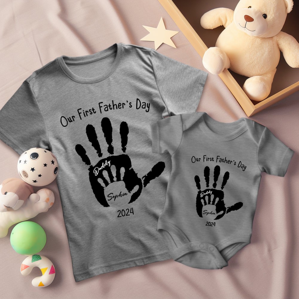 Aangepaste handafdruk ouder-kind T-shirt, ons eerste vaderdag samen shirt, vader &amp; baby bijpassende shirt, vaderdagcadeau, cadeau voor nieuwe vader/baby