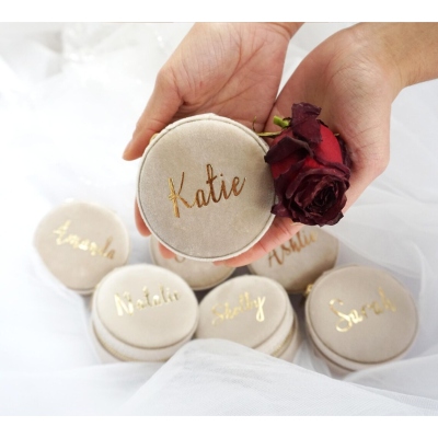 Personalized Name Round Velvet Jewelry Case, Mini Travel Jewelry Organizer, Bachelorette Party Favor, Birthday/Wedding Gift for Women/Bridesmaids/Her