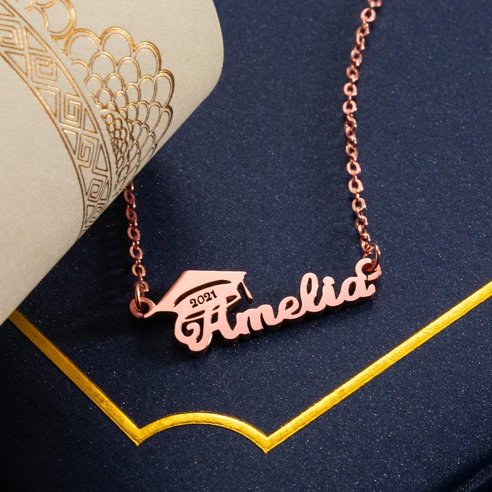 Personalisierte Bachelor Deckel Name Halskette Abschlussgeschenke