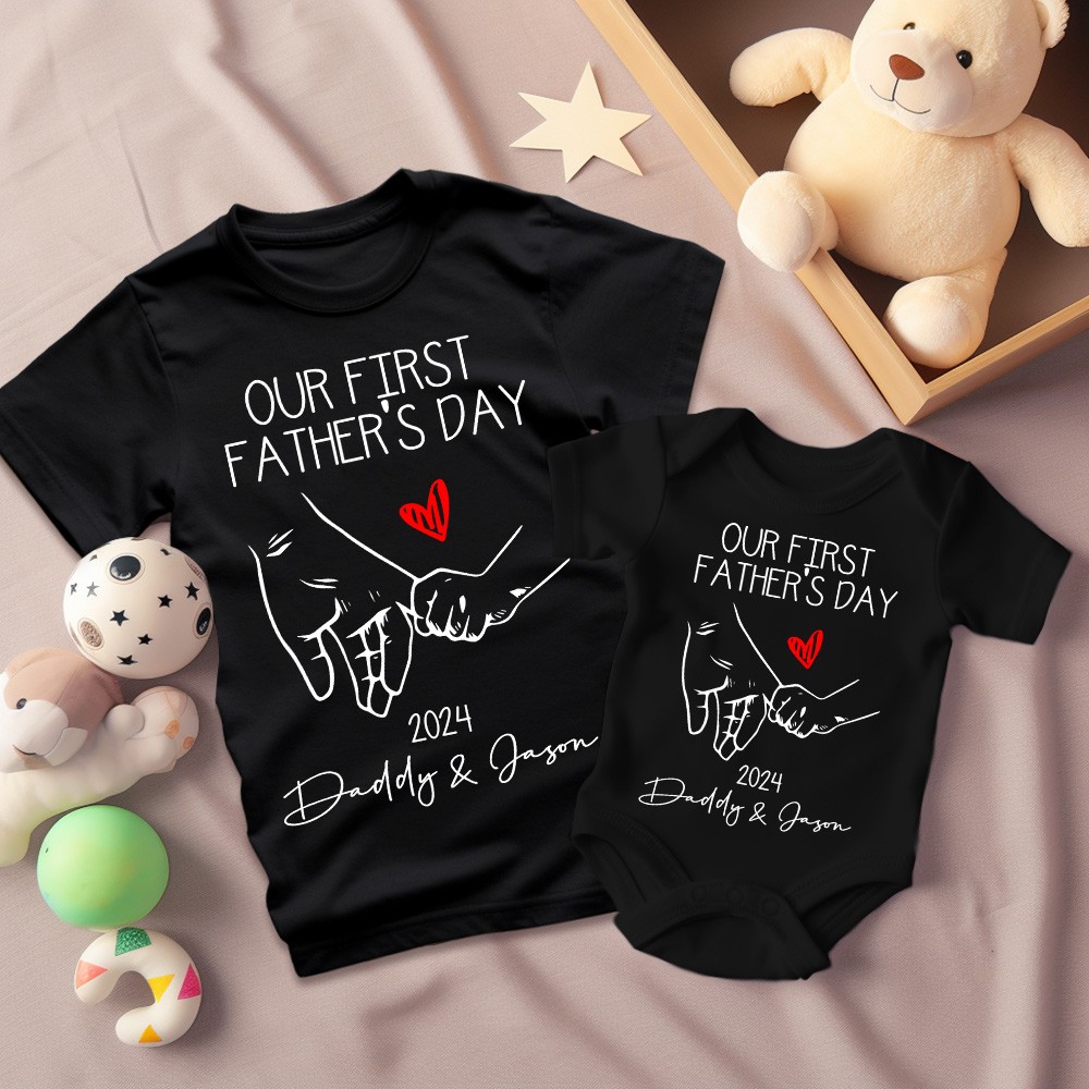 Personalizzato Holding Hands Nome Camicia genitore-figlio, La nostra prima camicia per la festa del papà, Cotton Father&amp;Baby Body, Regalo di compleanno/padre per papà/nonno