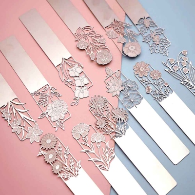 Personalized Engraved Birth Flower Metal Bookmark, Hollow Bookmark with Text, Book Accessory, Birthday/Retirement Gift for Family/Book Lovers/Friends