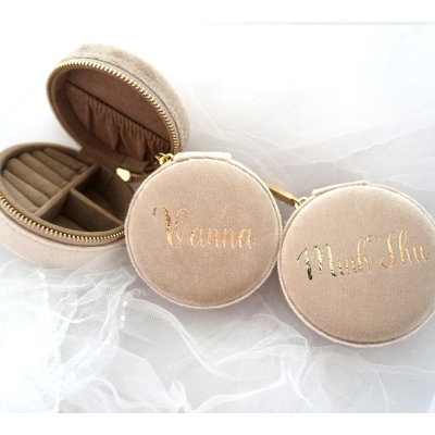 Personalized Name Round Velvet Jewelry Case, Mini Travel Jewelry Organizer, Bachelorette Party Favor, Birthday/Wedding Gift for Women/Bridesmaids/Her