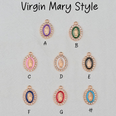 Anpassad bilberlock med kors av Jungfru Marias födelsesten, kristallroskrans med lyckomotiv och ratthängande dekoration, biltillbehör, doppresent till henne/mamma/familj