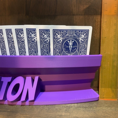 Personligt namngivet pokerkorthållare, 3D-tryckt färgglad bridgekortsåterställning, spelkvällstillbehör, festfavorit, present till familj/vänner/spelälskare