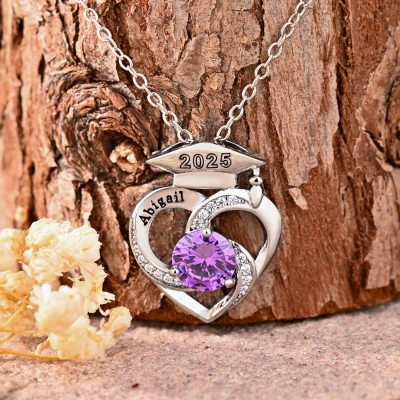 Anpassat namn- och årshalsband med examensmössa och födelsesten, examenssmycken i sterlingsilver 925, examenspresent till akademiker/familj/vänner