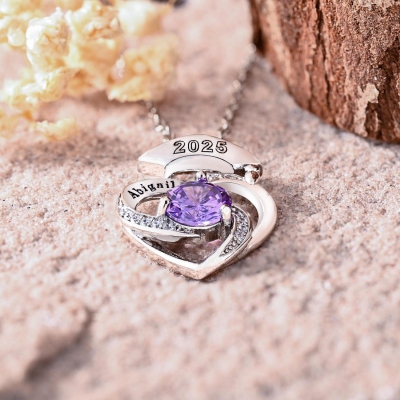 Anpassat namn- och årshalsband med examensmössa och födelsesten, examenssmycken i sterlingsilver 925, examenspresent till akademiker/familj/vänner