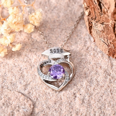 Anpassat namn- och årshalsband med examensmössa och födelsesten, examenssmycken i sterlingsilver 925, examenspresent till akademiker/familj/vänner