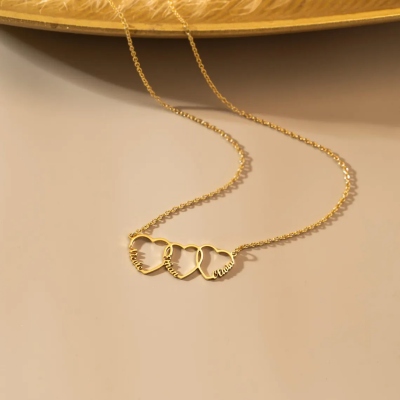 Personligt halsband med sammanlänkade hjärtan och 1-4 namn, minimalistiskt halsband med flera hjärtformade berlocker, födelsedags-/morsdagspresent till henne/mamma/mormor