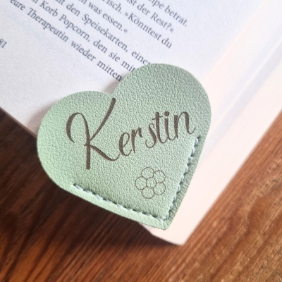 Marque-page cœur personnalisé avec nom, clip marque-page minimaliste en cuir, accessoire de lecture, cadeau d'anniversaire pour les amoureux des livres et les lectrices.