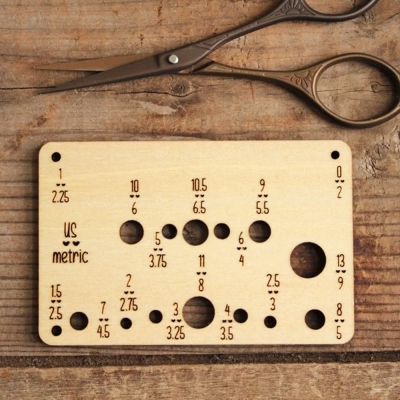 Knitting Accessories, Mini Wooden Cassette Tape Needle Gauge, Laser Engraved Needle Gauge, Gift for Knitter, Knitting Kit Tools, Retro Look
