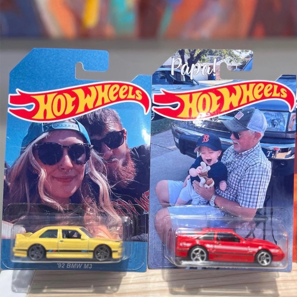 Personalisierter Fotohintergrund - Heiße Spielzeugauto-Radverpackung, individuelles Autogeschenk, HW-Geschenk für Autoliebhaber, perfekt zum Jahrestag