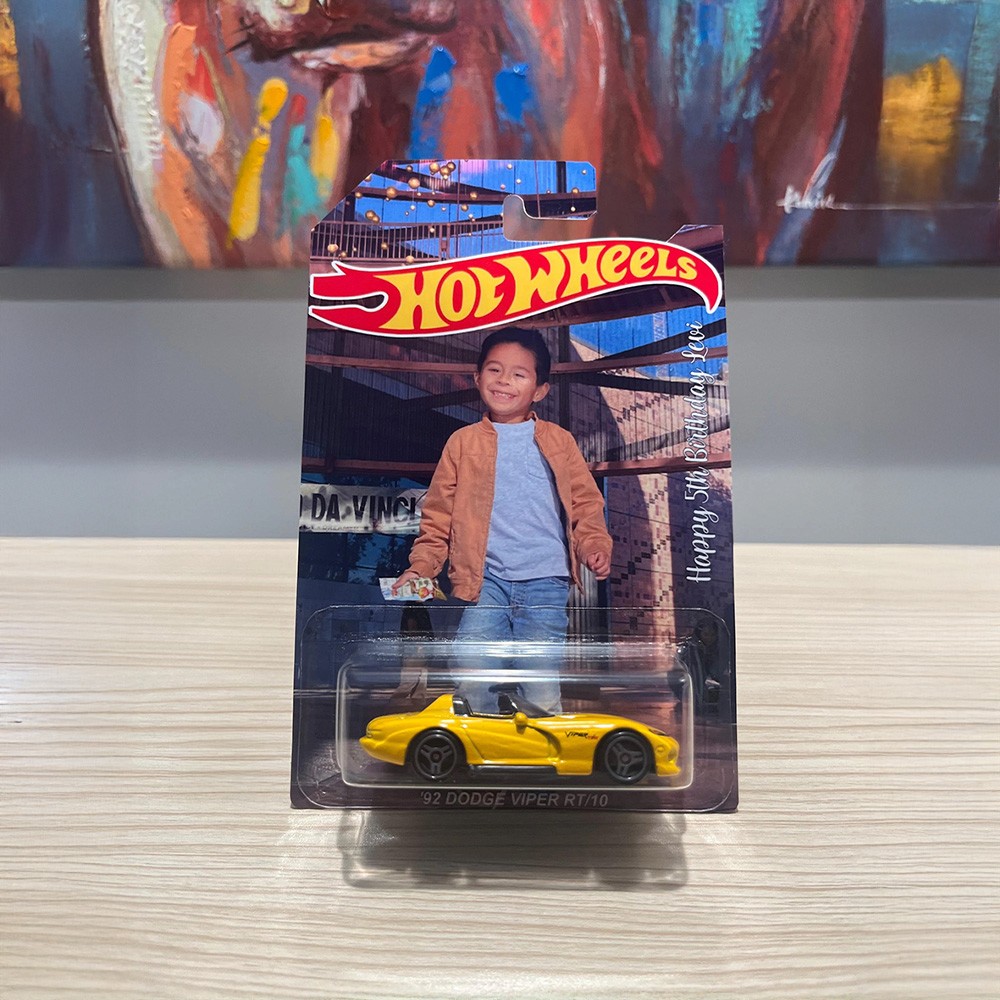 Personalisierter Fotohintergrund - Heiße Spielzeugauto-Radverpackung, individuelles Autogeschenk, HW-Geschenk für Autoliebhaber, perfekt zum Jahrestag