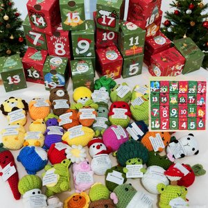 Countdown Christmas Box: 24Pcs Crochet Positive Vegetables/Fruits/Animals,Emotional Support Advent Calendar 2025,Christmas Gifts,Funny gifts