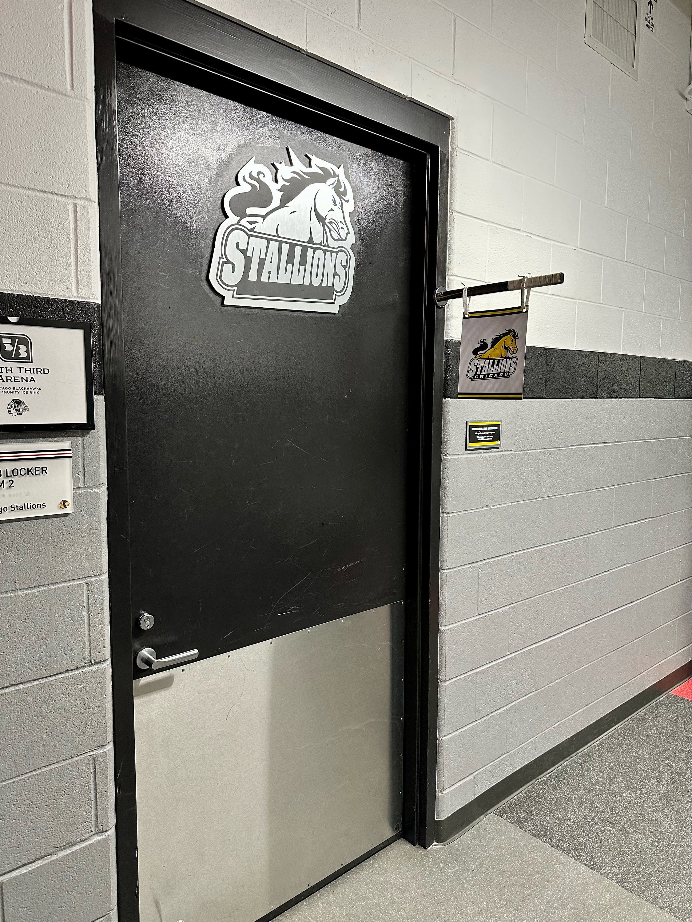 Magnetic Hockey Stick Banner for Locker Rooms