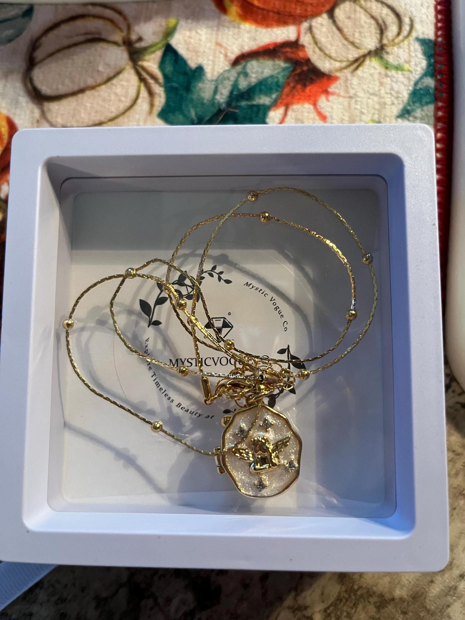 Custom Angel Locket Necklace with Photo, Vintage Locket Necklace, Memorial Jewelry, Necklace for Mom, Mother's Day Gift, Gift for Her