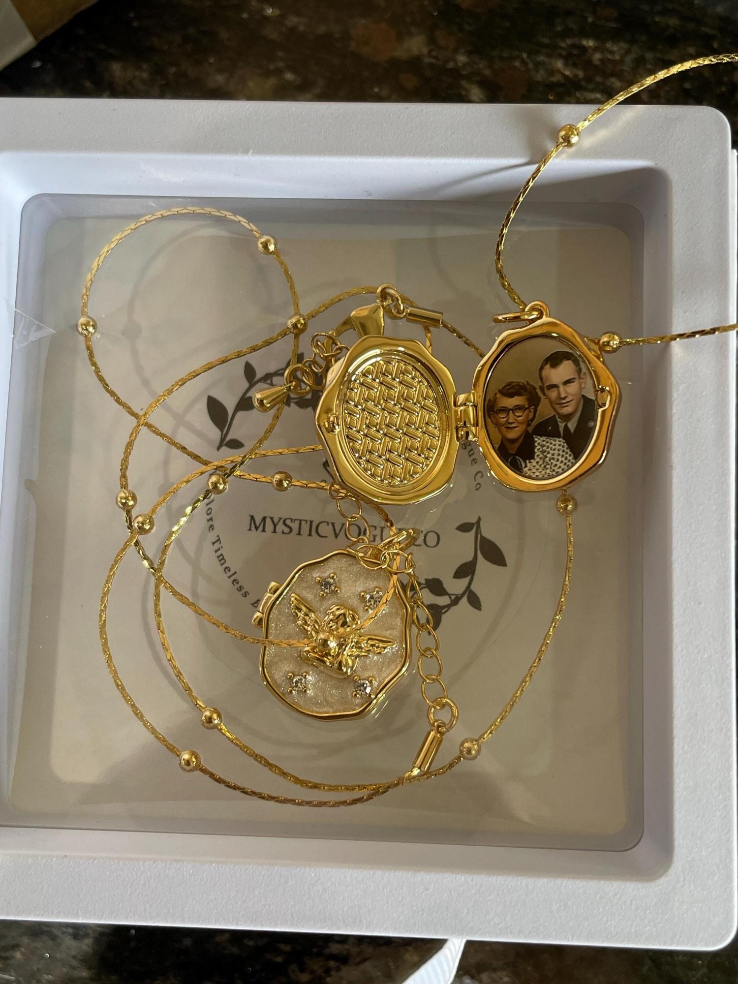 Custom Angel Locket Necklace with Photo, Vintage Locket Necklace, Memorial Jewelry, Necklace for Mom, Mother's Day Gift, Gift for Her