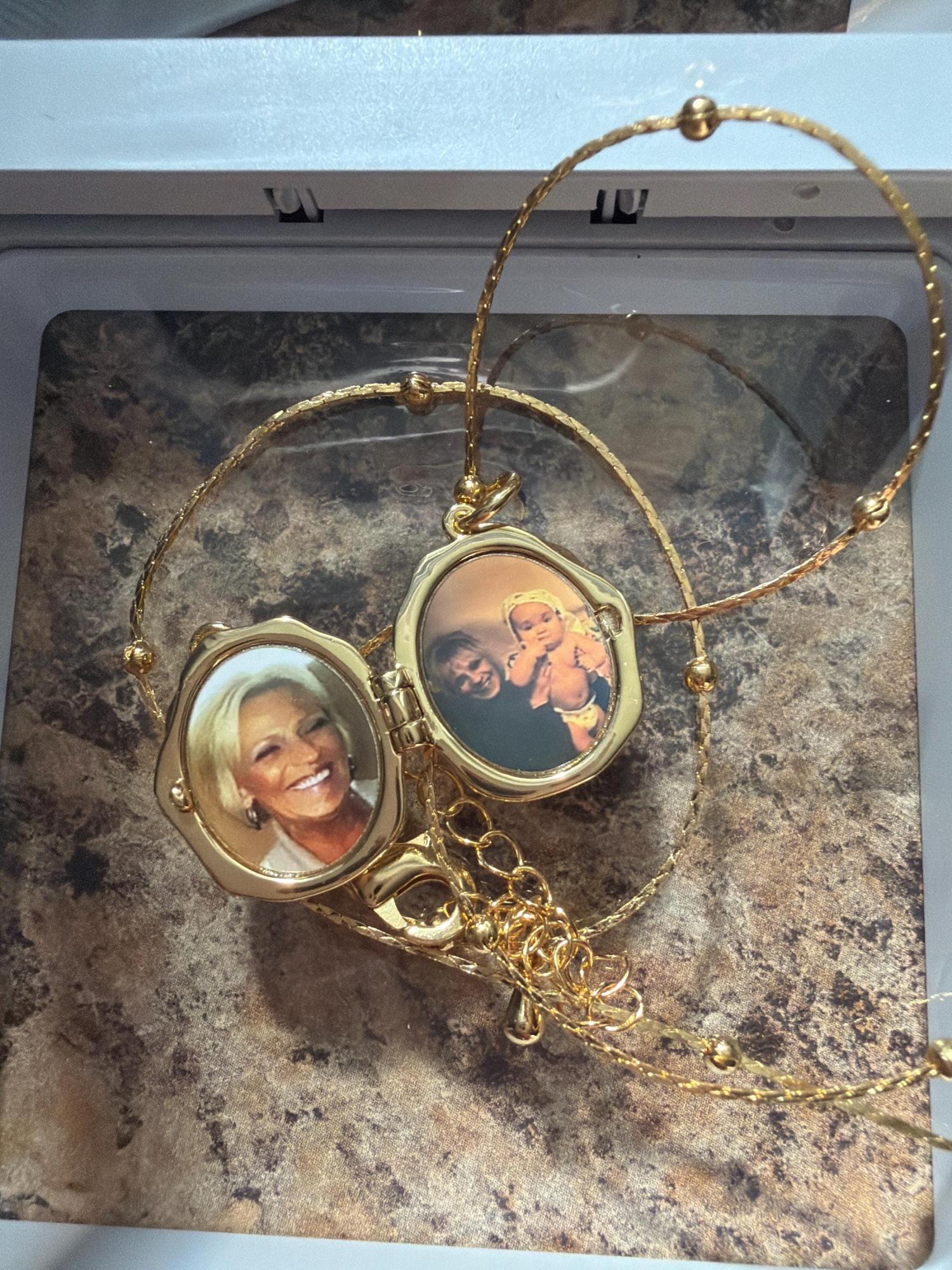 Custom Angel Locket Necklace with Photo, Vintage Locket Necklace, Memorial Jewelry, Necklace for Mom, Mother's Day Gift, Gift for Her