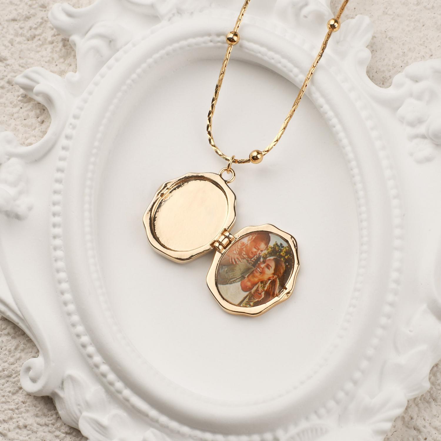 Custom Angel Locket Necklace with Photo, Vintage Locket Necklace, Memorial Jewelry, Necklace for Mom, Mother's Day Gift, Gift for Her