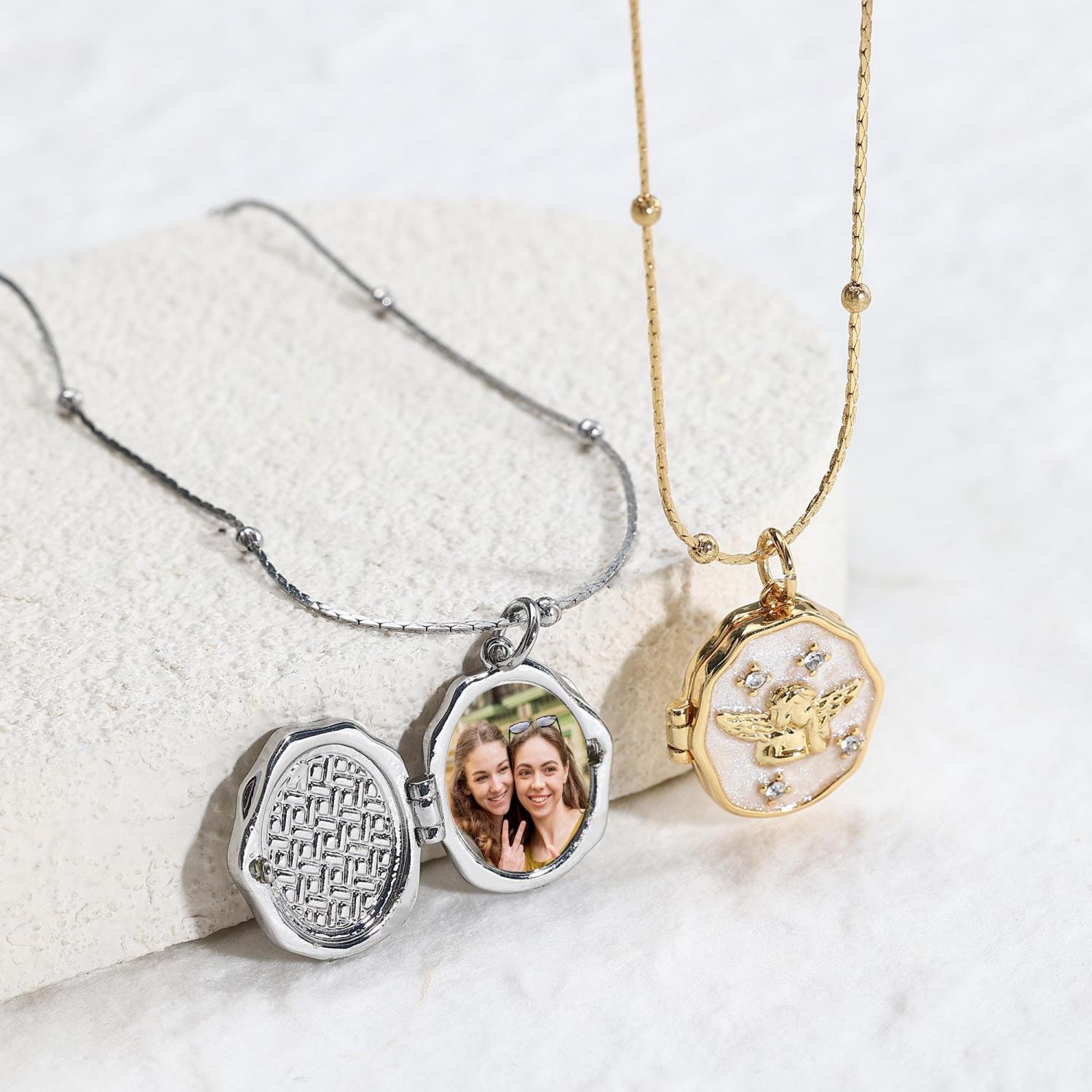 Custom Angel Locket Necklace with Photo, Vintage Locket Necklace, Memorial Jewelry, Necklace for Mom, Mother's Day Gift, Gift for Her