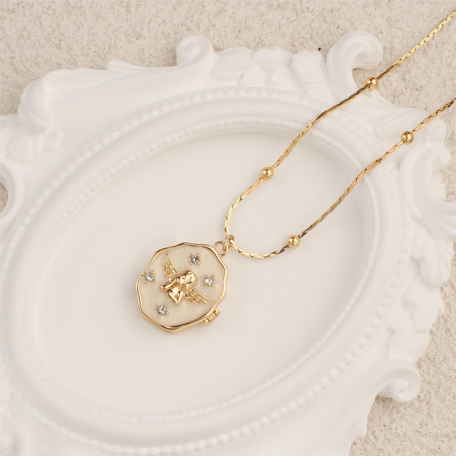 Custom Angel Locket Necklace with Photo, Vintage Locket Necklace, Memorial Jewelry, Necklace for Mom, Mother's Day Gift, Gift for Her