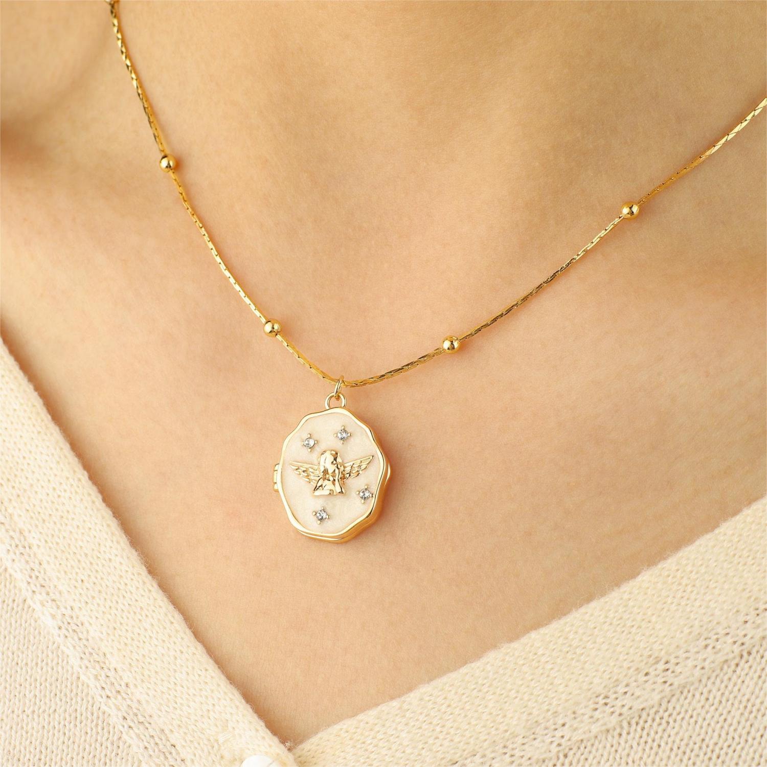 Custom Angel Locket Necklace with Photo, Vintage Locket Necklace, Memorial Jewelry, Necklace for Mom, Mother's Day Gift, Gift for Her