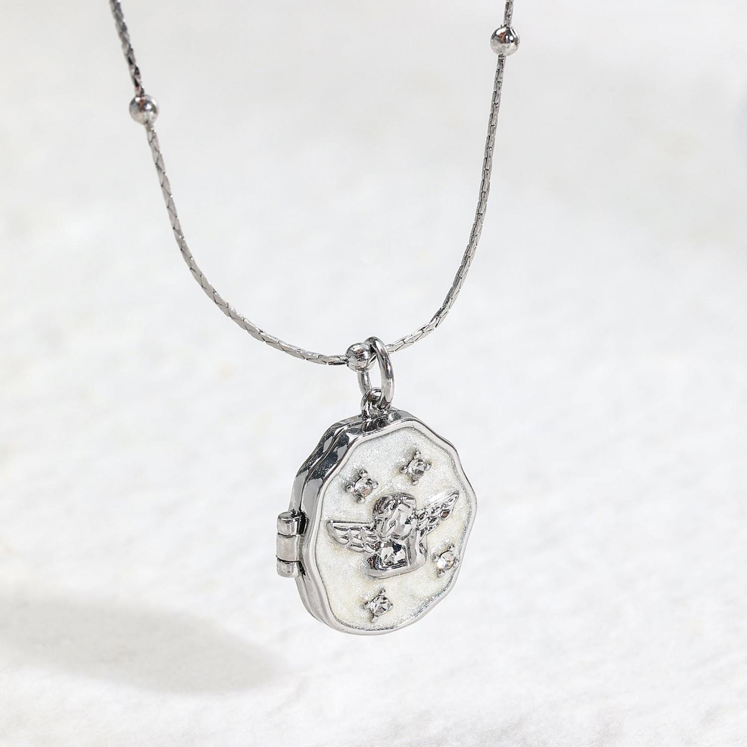 Custom Angel Locket Necklace with Photo, Vintage Locket Necklace, Memorial Jewelry, Necklace for Mom, Mother's Day Gift, Gift for Her