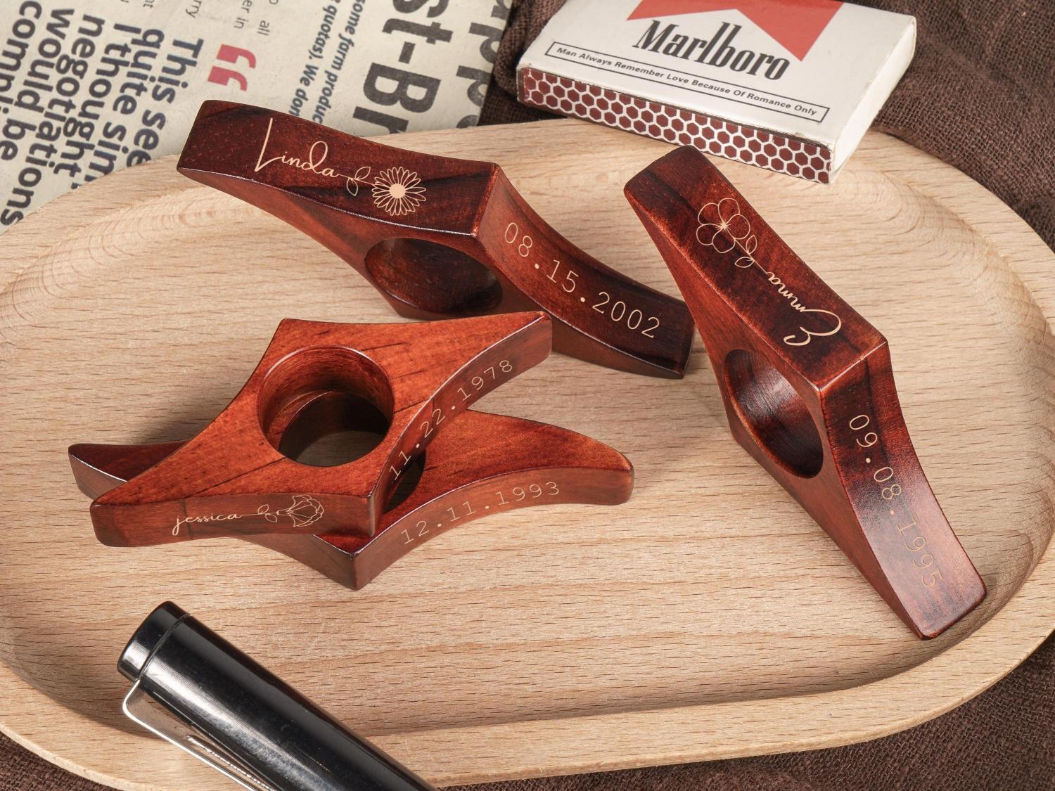 Custom Engraved Name Birth Flower Book Page Holder, Walnut Book Thumb Spreader Ring, Reading Accessory, Birthday Gift for Book Lovers/Readers/Her