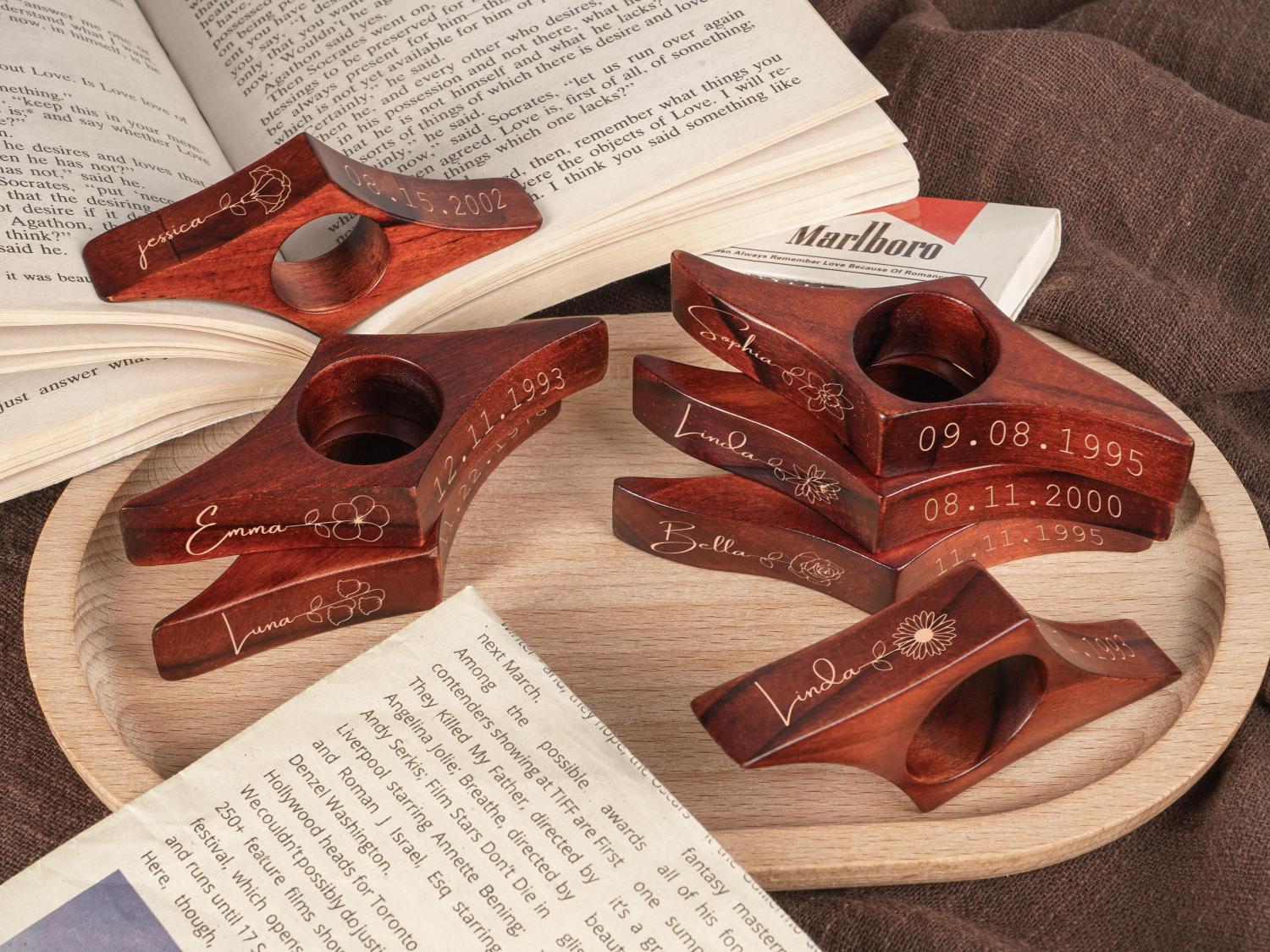 Custom Engraved Name Birth Flower Book Page Holder, Walnut Book Thumb Spreader Ring, Reading Accessory, Birthday Gift for Book Lovers/Readers/Her