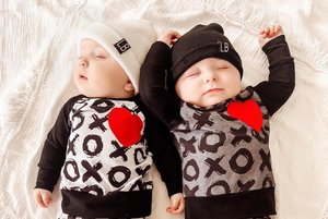 Baby Valentines shirt, Kids valentine shirt, xoxo shirt, heart shirt, hugs and kisses, applique shirt, first valentines outfit