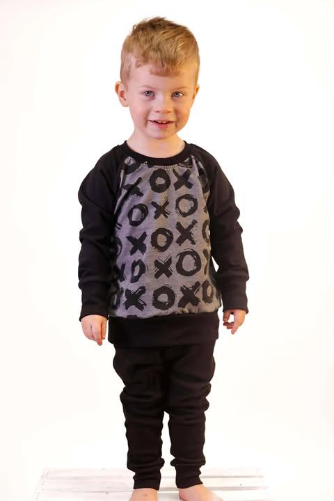 Baby Valentines shirt, Kids valentine shirt, xoxo shirt, heart shirt, hugs and kisses, applique shirt, first valentines outfit