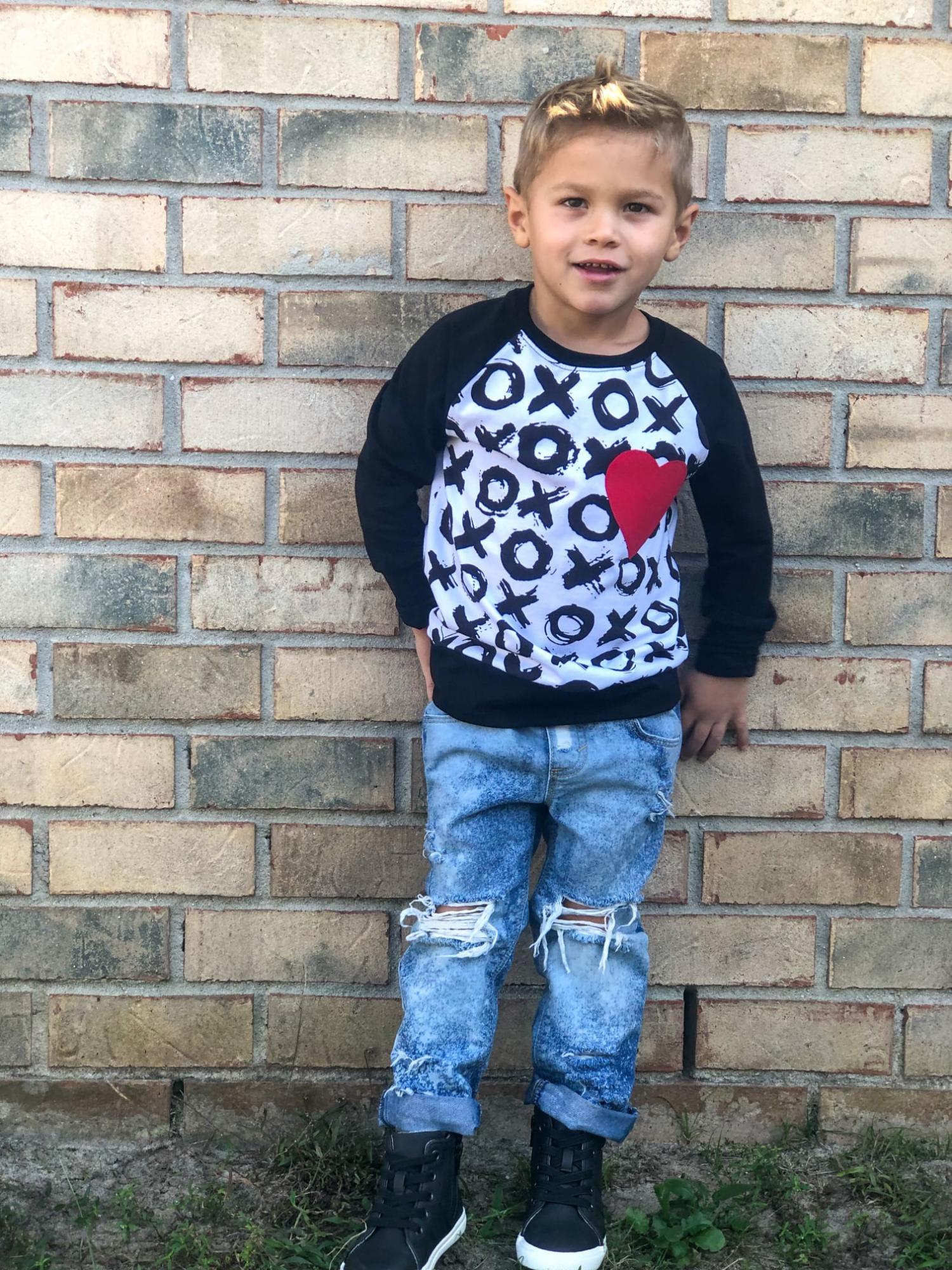 Baby Valentines shirt, Kids valentine shirt, xoxo shirt, heart shirt, hugs and kisses, applique shirt, first valentines outfit