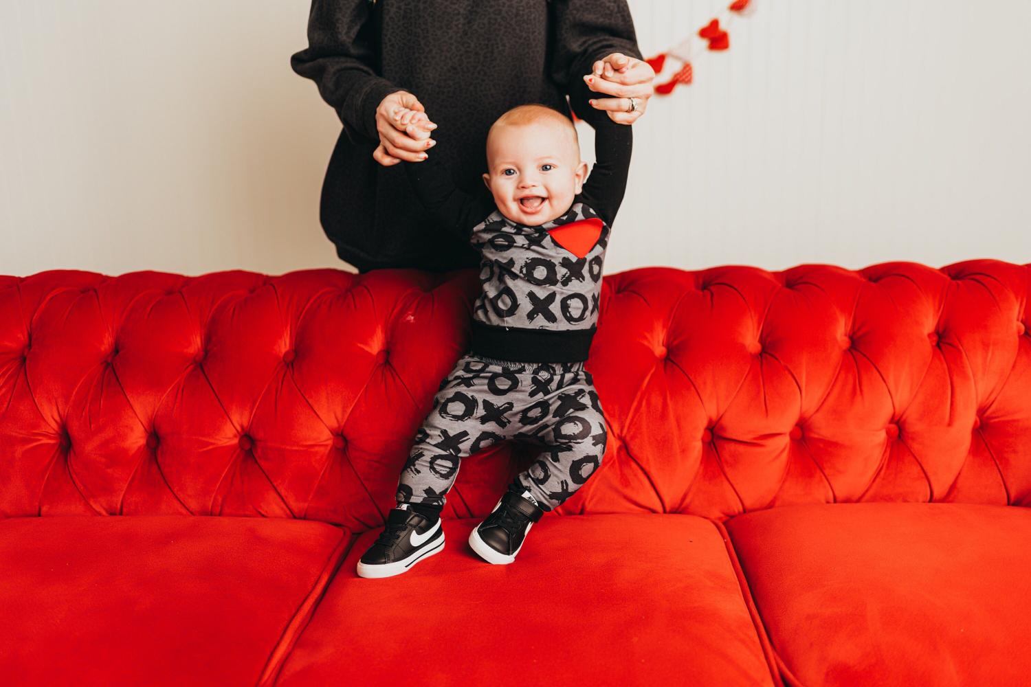 Baby Valentines shirt, Kids valentine shirt, xoxo shirt, heart shirt, hugs and kisses, applique shirt, first valentines outfit