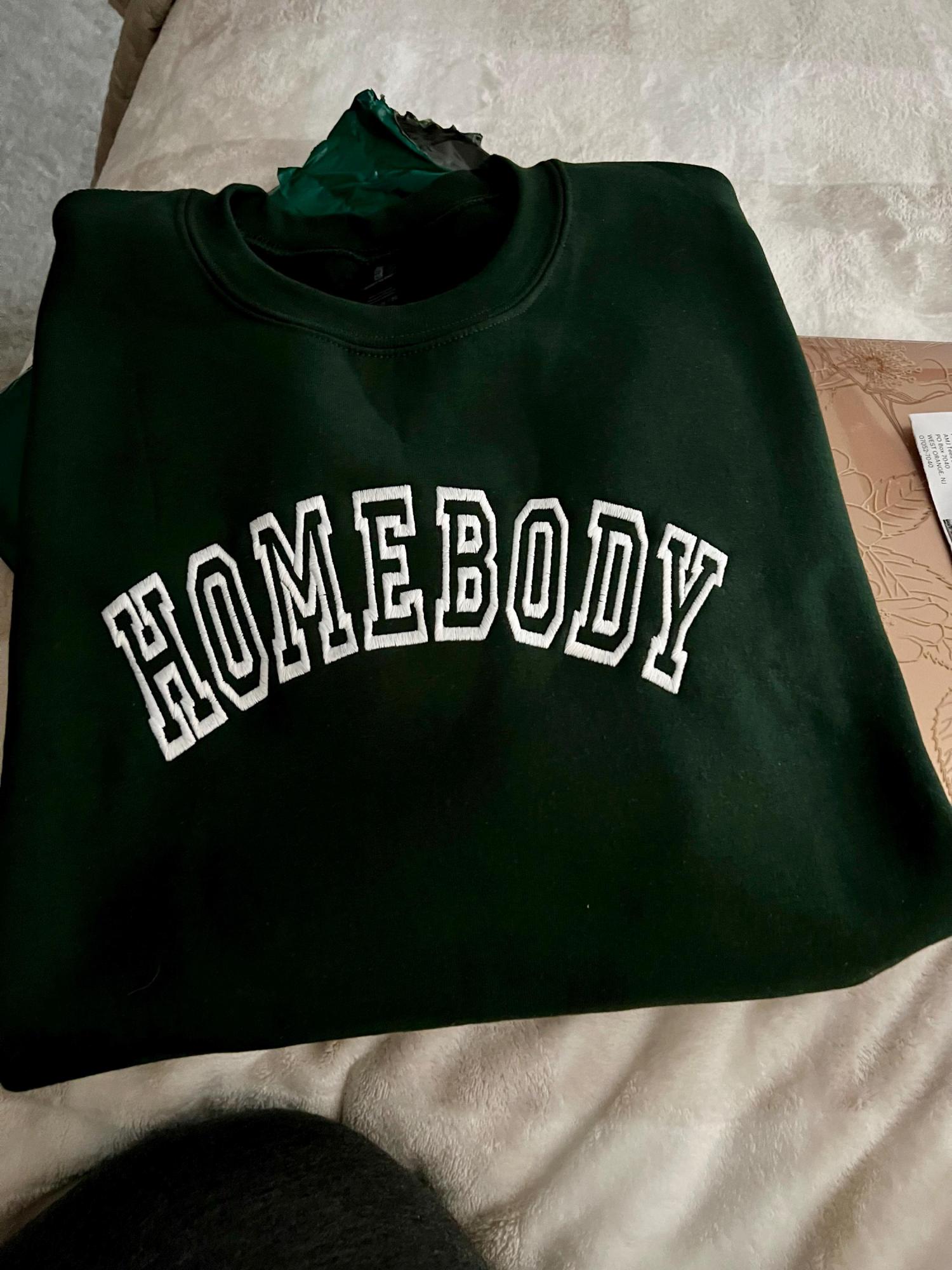 Custom Embroidered Mama Sweatshirt with Kids Names on Sleeve New Mom Hoodie Personalized Gift for Mom Crewneck Pullover