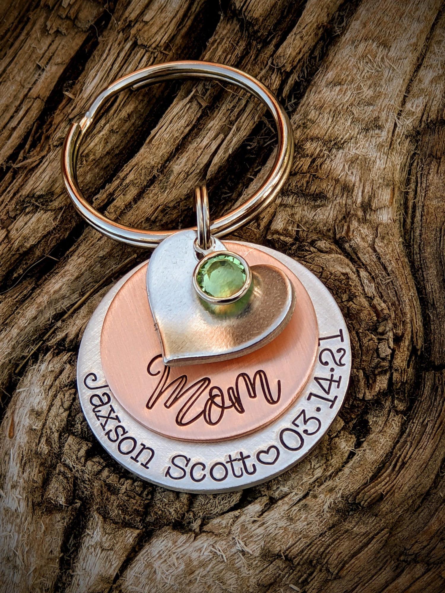 Personalized hand stamped Mom keychain. First mothers day gifts. Gift for new mother. Gift for wife. Girlfriend gifts. First time mom gift.