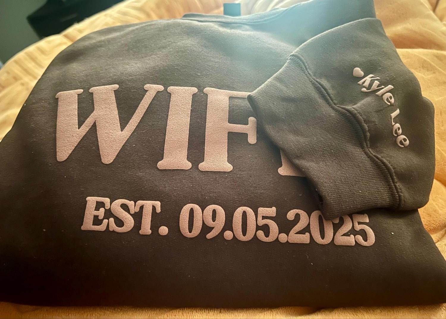 Personalized Wifey & Hubby Puff Sweatshirt, Personalized Sweatshirt, Wedding Gift, Gift for Her, Gift for Him