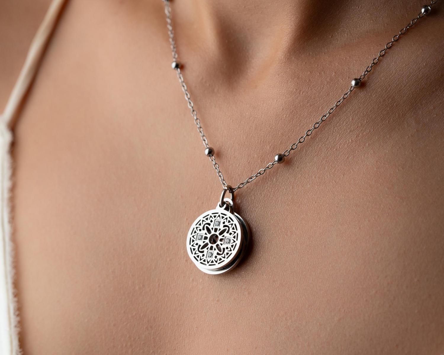 Custom Locket Necklace with Photo, Personalized Photo Pendant, Engravable Memorial  Jewelry, Mothers Day Gift for Her