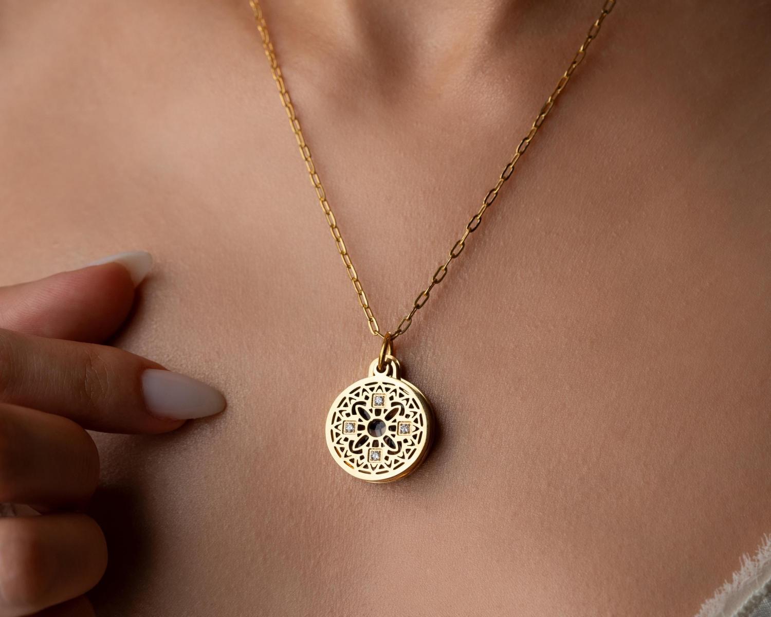 Custom Locket Necklace with Photo, Personalized Photo Pendant, Engravable Memorial  Jewelry, Mothers Day Gift for Her