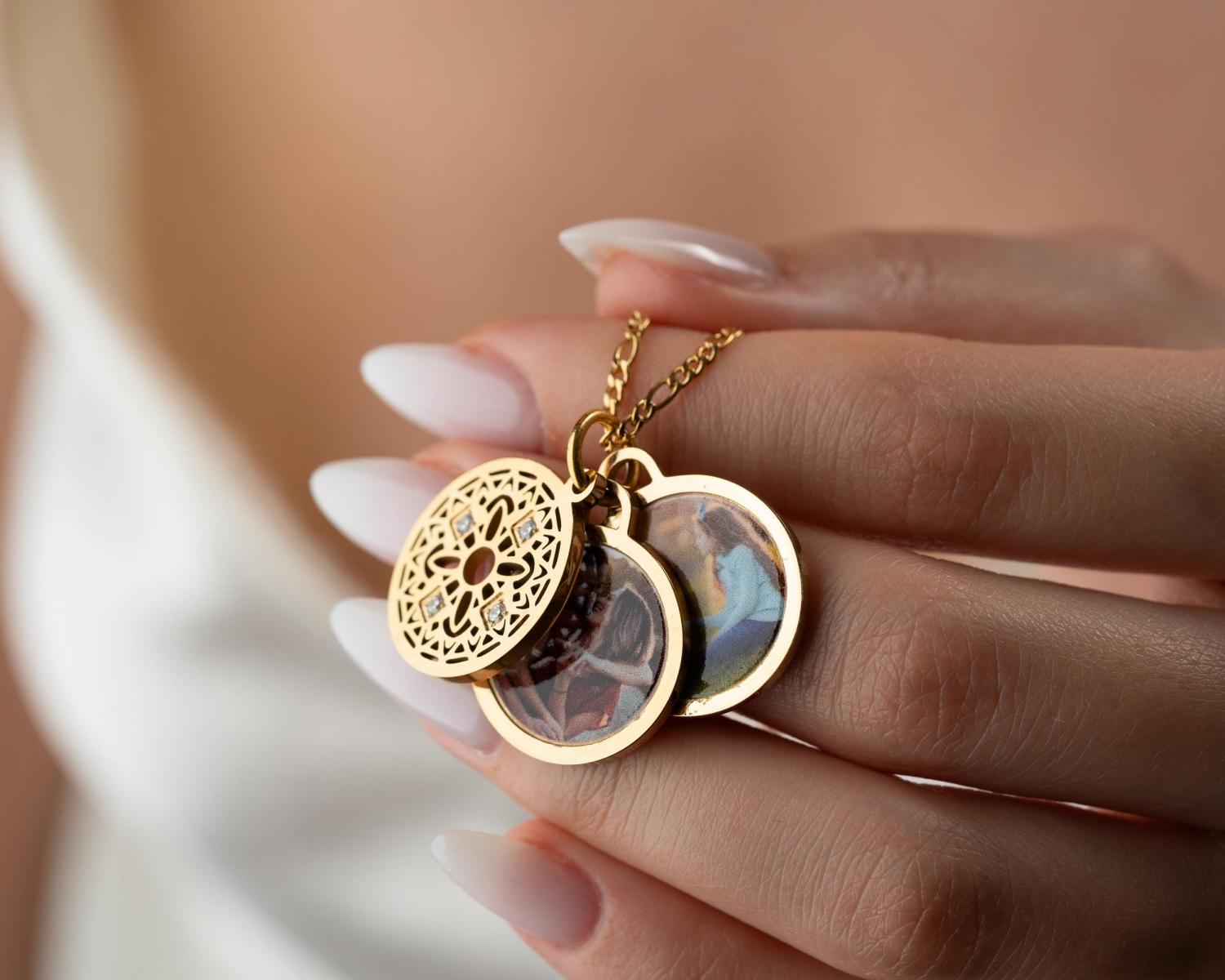 Custom Locket Necklace with Photo, Personalized Photo Pendant, Engravable Memorial  Jewelry, Mothers Day Gift for Her